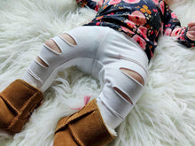 Load image into Gallery viewer, White distressed leggings
